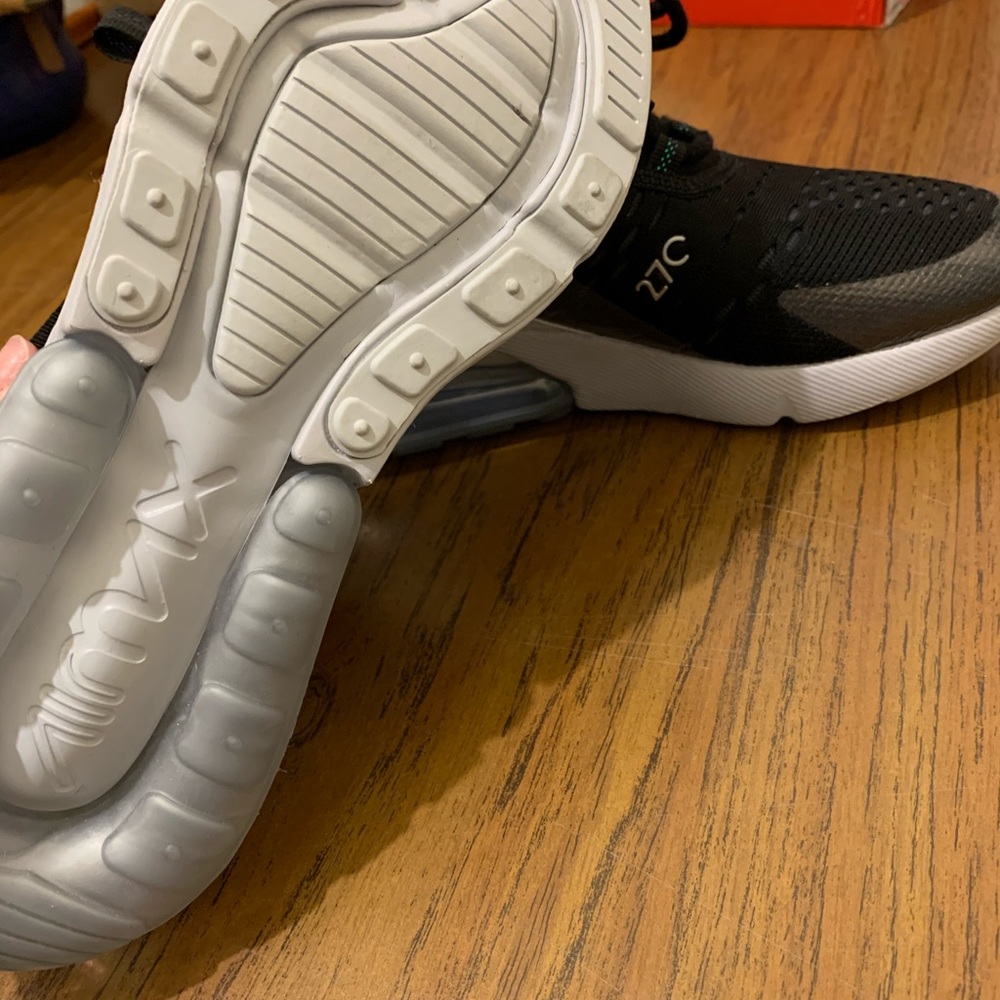 Nike Air Max 270 size 4Y or 6 women’s - Picture 3 of 4